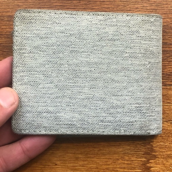 Herschel Design Company wallet - lightly used - gray canvas - Picture 3 of 4